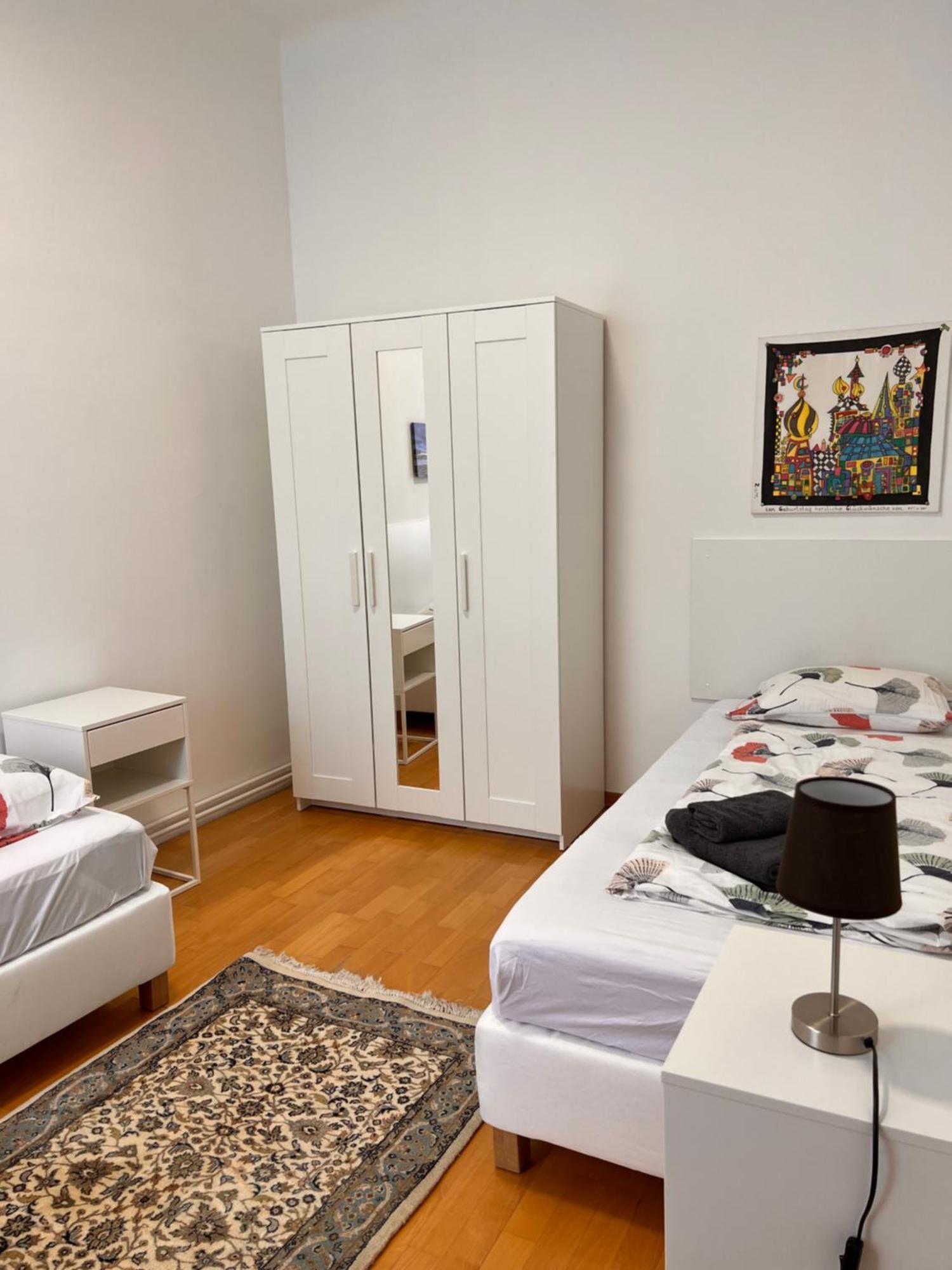 Studio & Apartments Near Reumannplatz Viena Exterior foto